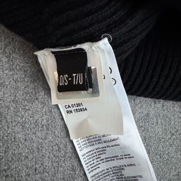 【Brand NEW】Canada Goose Beanie Women - Picture 4 of 5